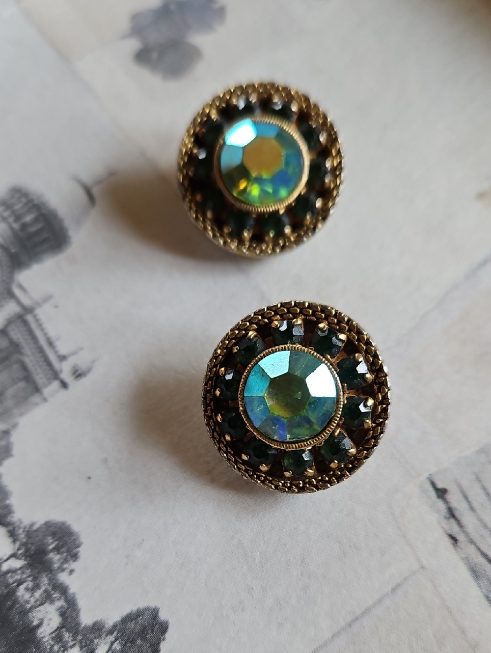 Green And AB Rhinestone Gold-Tone Clip-On Earrings Circles Vintage